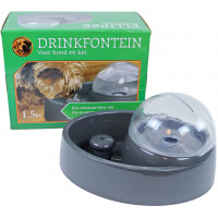 BOONY DRINKFONTEIN VOOR POES OF HOND 